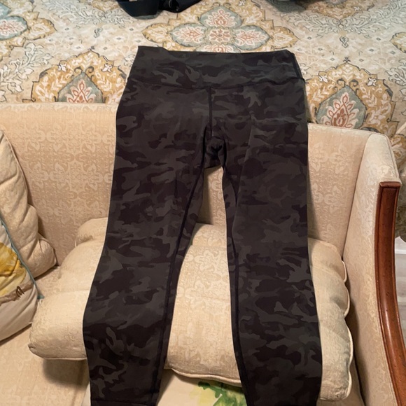 Lululemon Wunder Under leggings - Picture 4 of 4